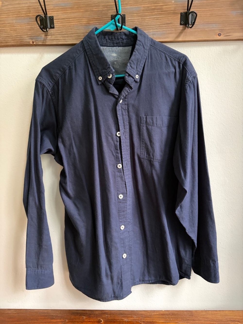 Men's Classic Navy Long-Sleeve Button-Down Shirt
